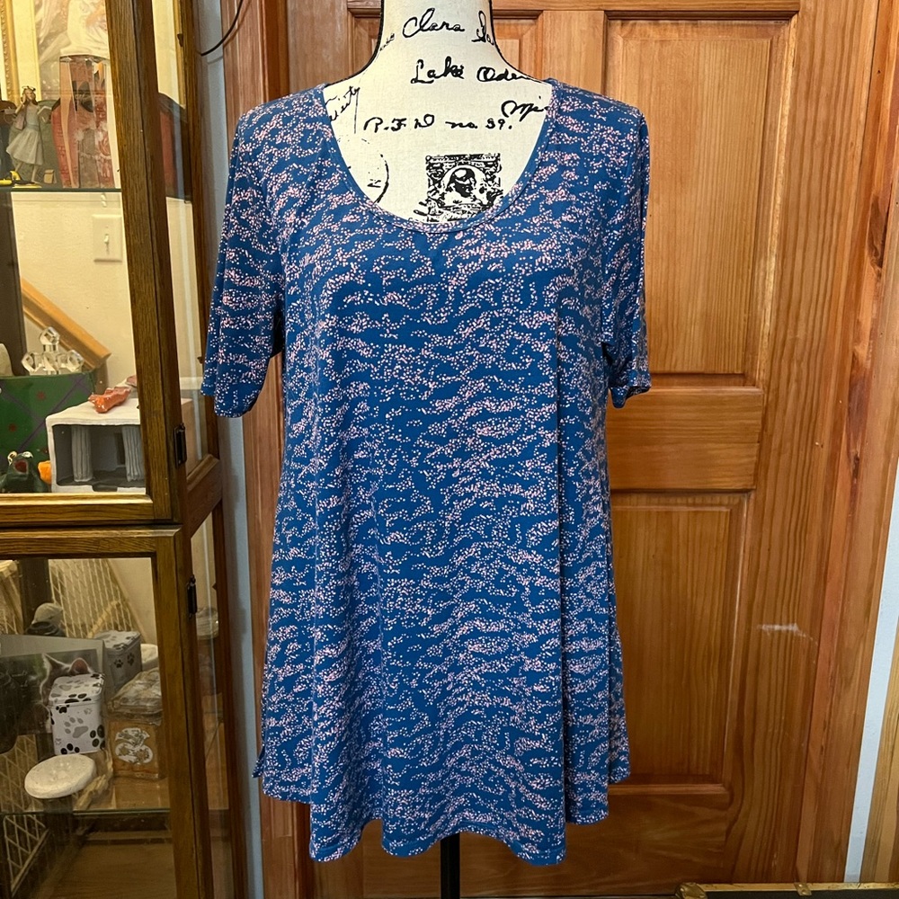 LuLaRoe Perfect T.  Size M.